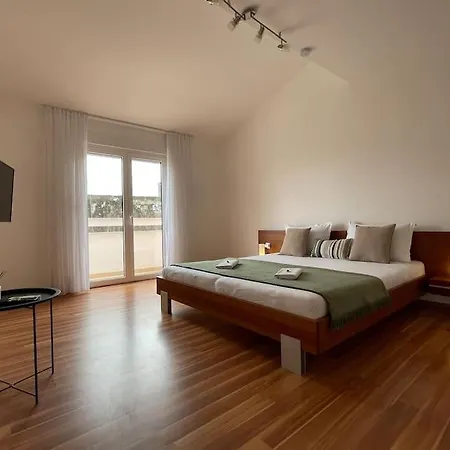 Apricot Apartment *