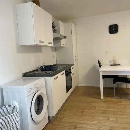 Apricot Apartment *